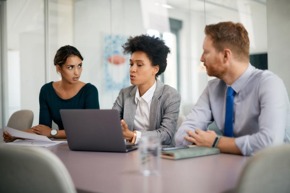 Mobbing am Arbeitsplatz hat meist nicht nur mit Einzelpersonen zu tun, sondern ist ein strukturelles Problem. (Symbolbild) - Copyright: getty images