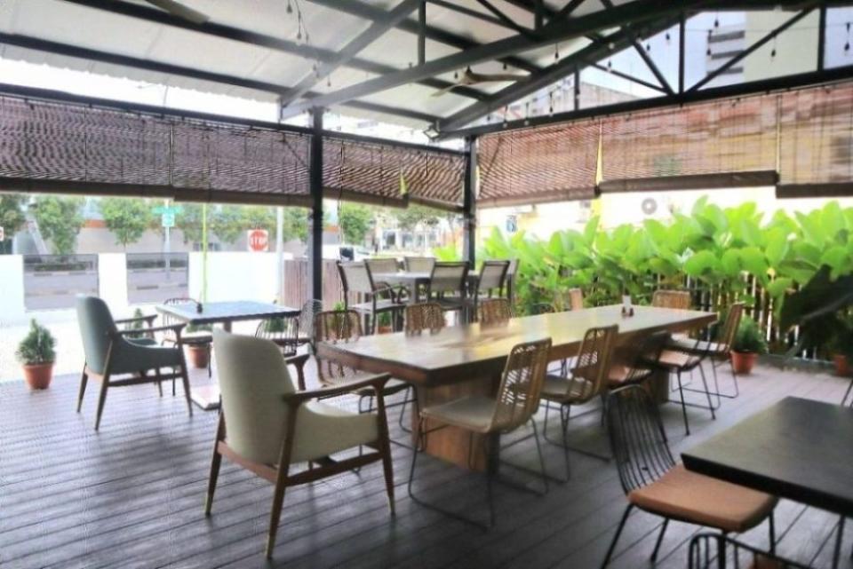 ms durian - cafe outdoor