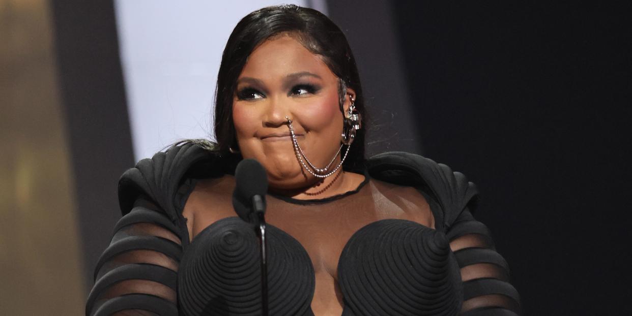 lizzo at the 2022 mtv vmas