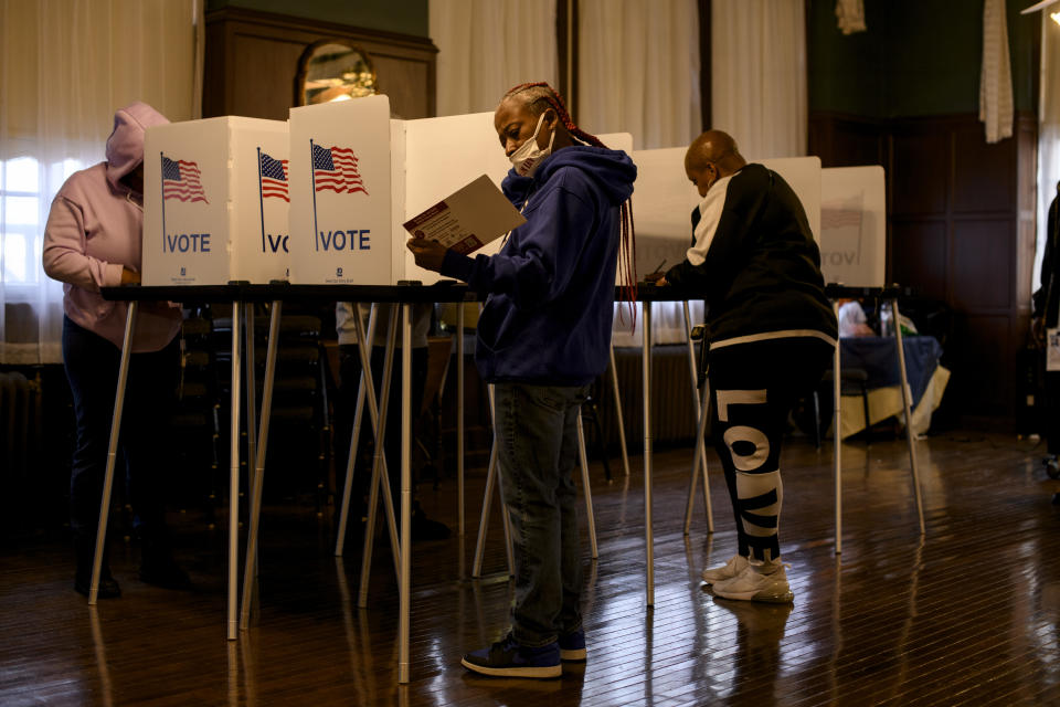 Votantes en Detroit, el martes 8 de noviembre de 2022. (Brittany Greeson/The New York Times)