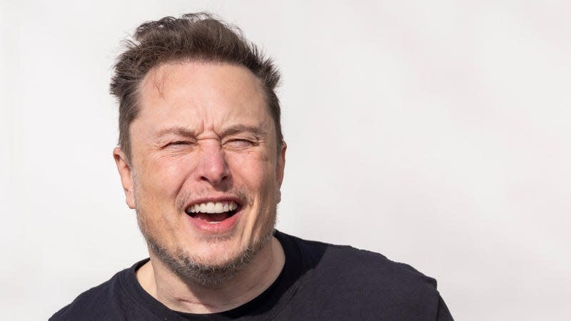 Elon Musk gets in a car as he leaves the Tesla Gigafactory on March 13, 2024, near Gruenheide, Germany. - Photo: Maja Hitij (Getty Images)