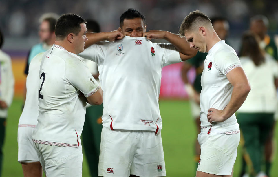YOKOHAMA, JAPAN - NOVEMBER 02:  Owen Farrell, (R) the England captain looks dejected with team mates Jamie George (L) and Mako Vunipola after their defeat during the Rugby World Cup 2019 Final between England and South Africa at International Stadium Yokohama on November 02, 2019 in Yokohama, Kanagawa, Japan. (Photo by David Rogers/Getty Images)