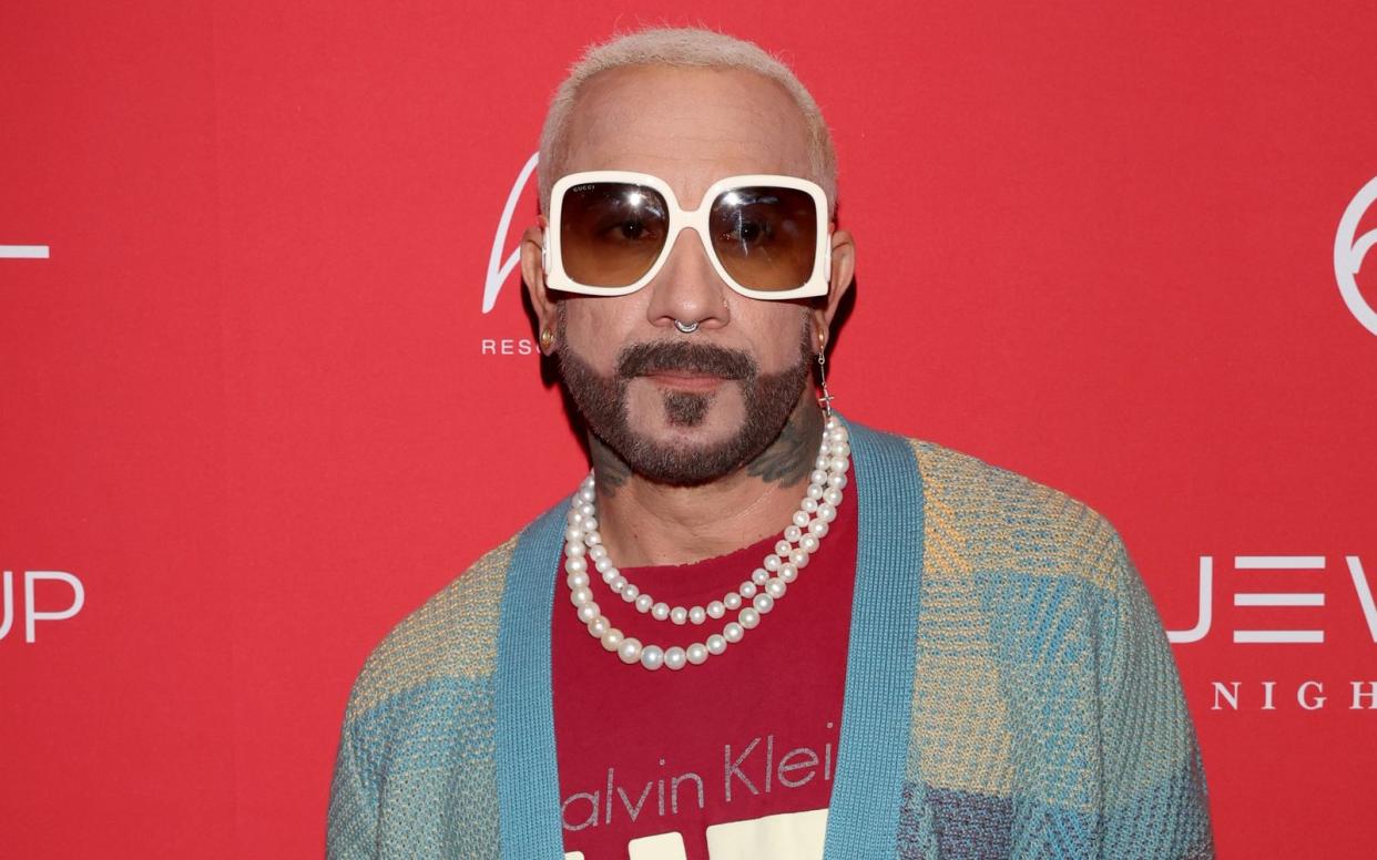 Backstreet Boy AJ McLean war an einigen der größten Hits der 1990er-Jahre beteiligt - von einem davon hält er jedoch reichlich wenig. (Bild: 2024 Getty Images/Gabe Ginsberg)