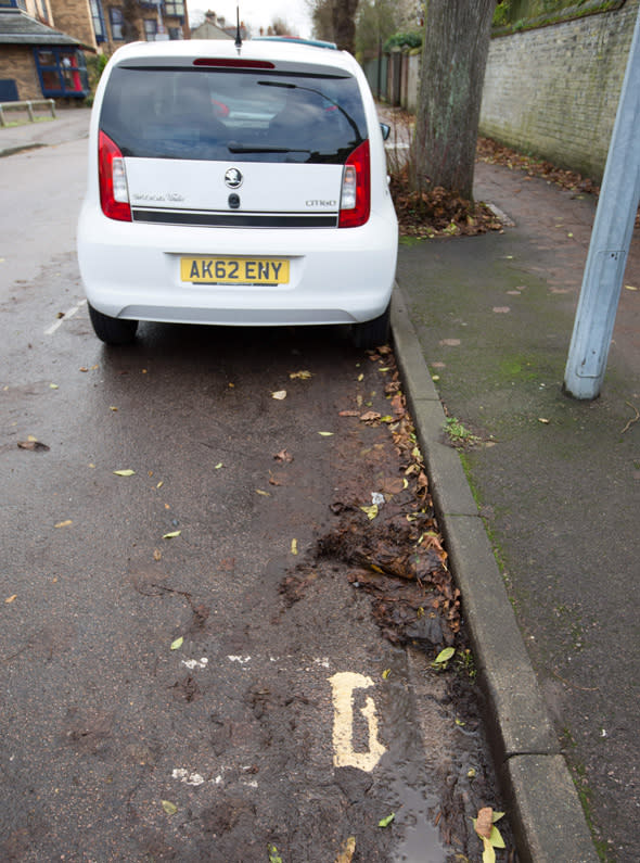 Mandatory Credit: Photo by Geoff Robinson Photography/REX (4313773a) The 28cm long double yellow lines on Hamilton Road Council workers paint tiny double yellow lines measuring just 28cm, Cambridge, Britain - 18 Dec 2014 *Full story: http://www.rexfeatures.com/nanolink/prog Residents have been left bemused after council workers painted the SHORTEST double yellow lines in the UK measuring just 28cm. They were shocked when the set of yellow lines, which are shorter than a ruler, were painted between two parking zones in a street in Cambridge. Motorists will be fined either ï¿½50 or ï¿½70 if they manage to squeeze on the lines, which are the length of four toy cars. Locals have branded the new lines 