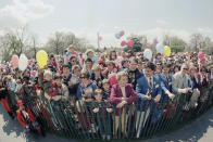 <p>People wait at the start of annual Easter egg roll on the White House, April 8, 1985, in Washington. (Photo: AP) </p>