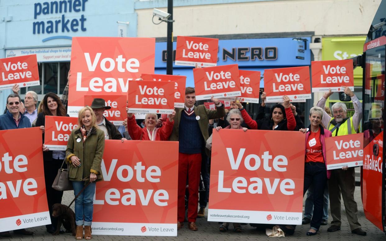 Campaigners in Truro, Cornwall, ahead of the referendum on Britain's EU membership - Andrew Parsons/i-Images