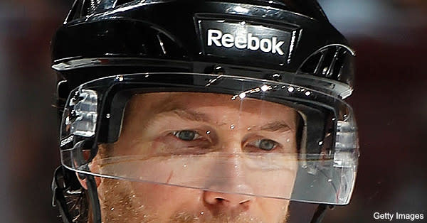The Last Players Not to Wear Visors in the NHL - The Hockey News
