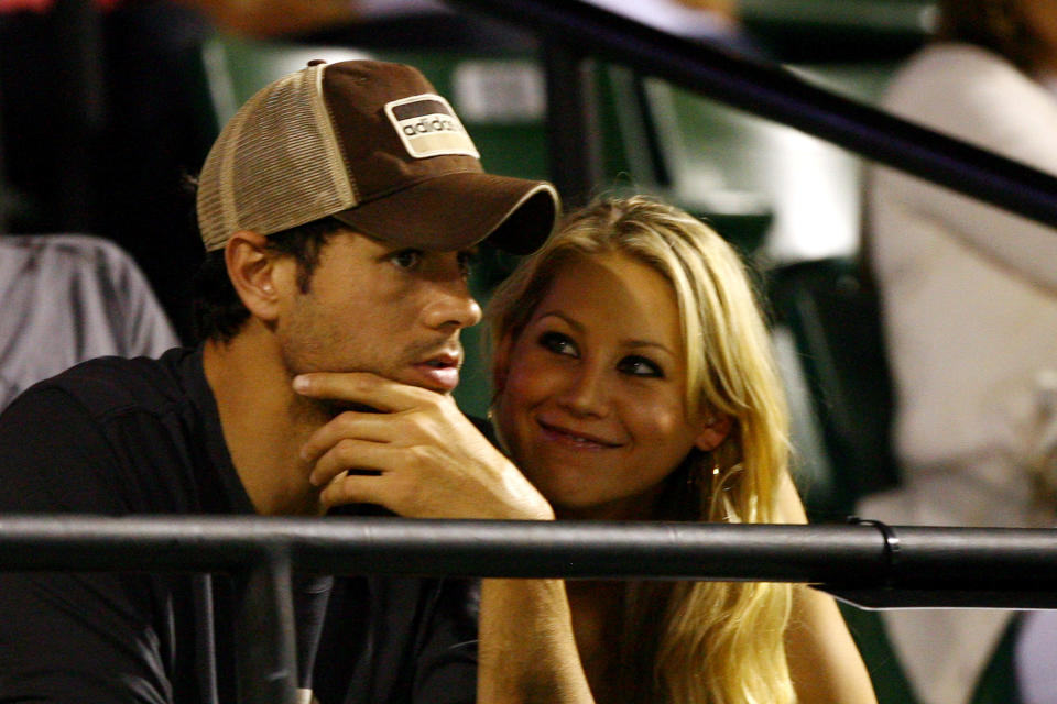 KEY BISCAYNE, FL - APRIL 02:  Enrique Iglesias and girlfriend Anna Kournikova watch as Venus Williams plays her semifinal match against Serena Williams at the Sony Ericsson Open at the Crandon Park Tennis Center on April 2, 2009 in Key Biscayne, Florida.  (Photo by Al Bello/Getty Images)