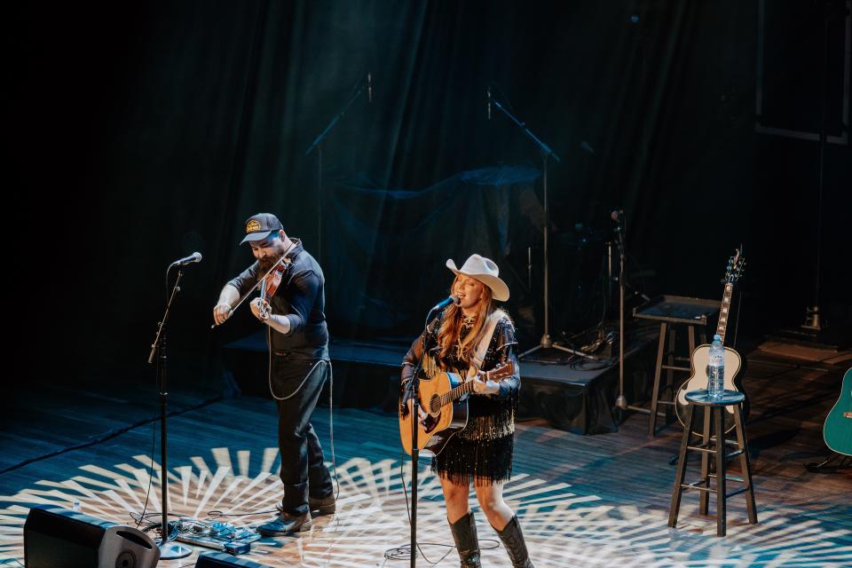 Kaitlin Butts, onstage, with fiddle player Lane Hawkins, at the Ryman Auditorium, 4/7/2023