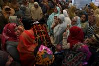 Funérailles à Lahore le 9 janvier 2022 des victimes d'accidents provoqués par les intempéries à Murree, 70 km au nord-est d'Islamabad (AFP/Arif ALI)