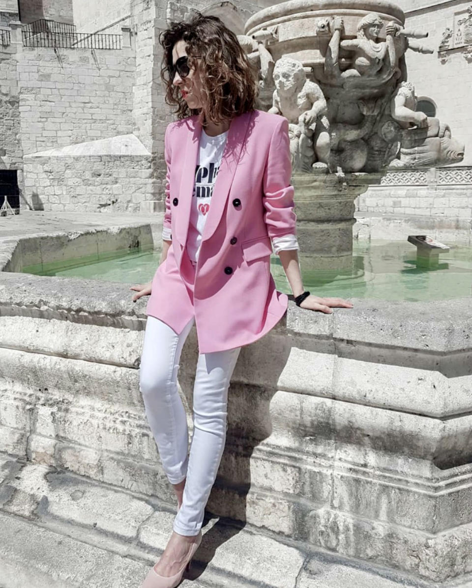 Con una blazer 'oversize'