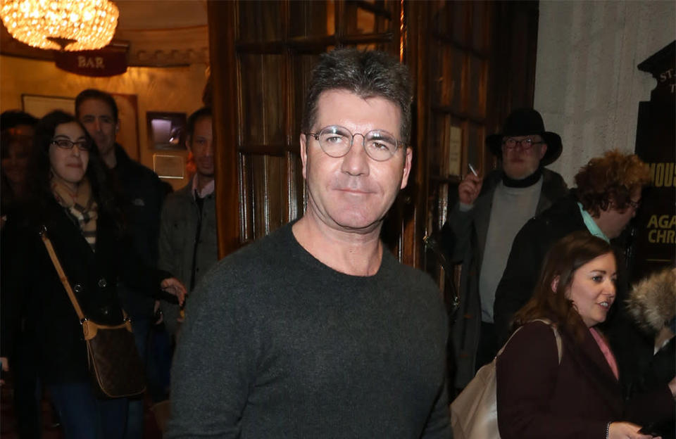 The ‘American Idol’ host turned 50 in 2009 and he organized a big party with at least 400 guests, who enjoyed spending time with the birthday boy at Wrotham Park, in Hertfordshire, England. The party included a tank of mini sharks, as well as Cowell’s face projected onto the side of the historic venue.