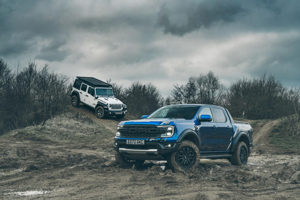 Ford Raptor vs Jeep Wrangler 1