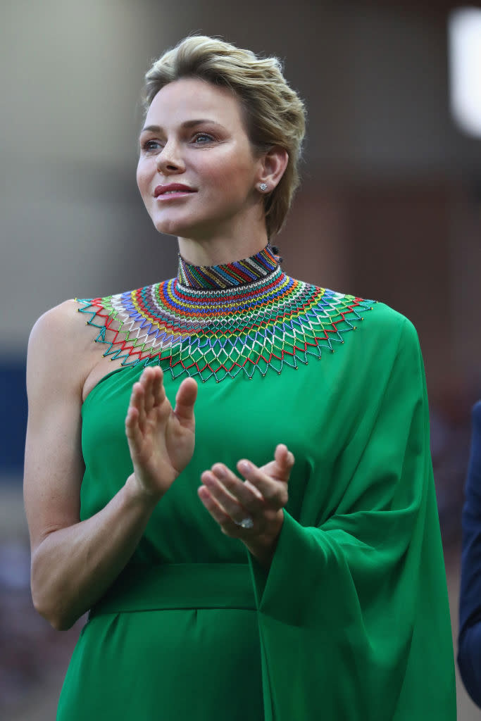 Das Collier aus kleinen bunten Perlen erinnerte an traditionellen afrikanischen Schmuck. (Bild: Getty Images)