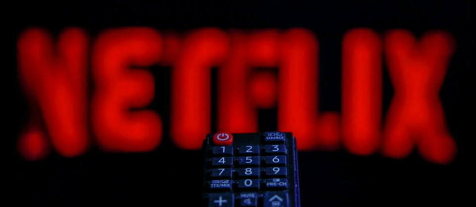 Netflix a traversé un passage à vide l'année dernière. Le service avait perdu près de 1,2 million d'abonnés au premier semestre. Il avait recommencé à séduire par millions au troisième trimestre, et a ensuite gagné 7,66 millions de nouveaux abonnés entre octobre et décembre, bien plus qu'escompté (image d'illustration).  - Credit:STR / NurPhoto / NurPhoto via AFP