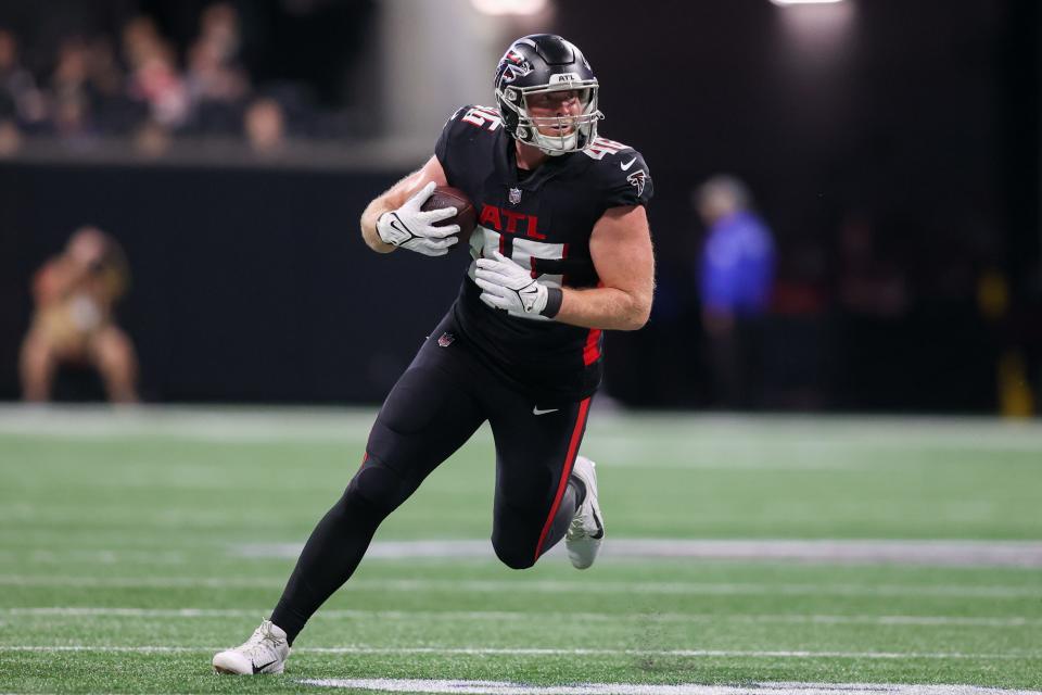 Jan 8, 2023; Atlanta, Georgia, USA; Atlanta Falcons tight end Parker Hesse (46) runs after a catch against the Tampa Bay Buccaneers in the second half at Mercedes-Benz Stadium. Mandatory Credit: Brett Davis-USA TODAY Sports