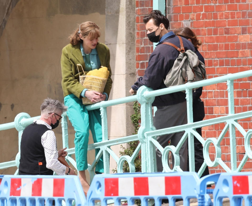 Emma Corrin et Harry Style sur le tournage à Brighton