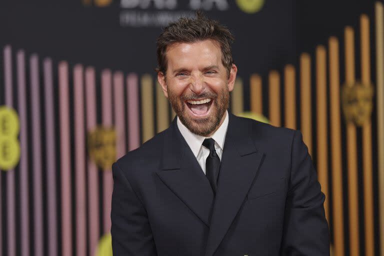 Bradley Cooper es co-guionista, director y protagonista de Maestro, la biopic que cuenta la relación entre el compositor estadounidense Leonard Bernstein y su esposa Felicia Montealegre; está nominado como Actor, Guionista y Director