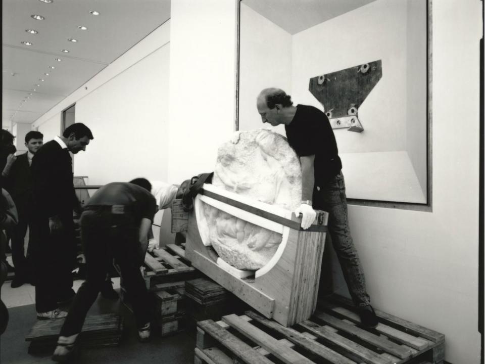 Moving Michelangelo's Tondo into the Royal Academy's Sackler Galleries in 1991 © Royal Academy of Arts, London