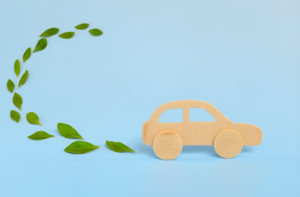 <a href="https://www.shutterstock.com/es/image-photo/wooden-car-model-emitting-fresh-green-1909480369" rel="nofollow noopener" target="_blank" data-ylk="slk:Sulit.photos / Shutterstock;elm:context_link;itc:0;sec:content-canvas" class="link ">Sulit.photos / Shutterstock</a>