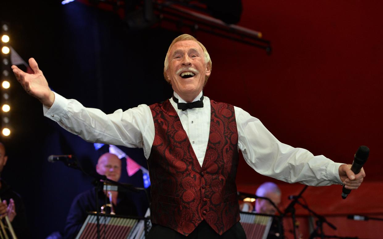 Bruce Forsyth - Julian Simmonds