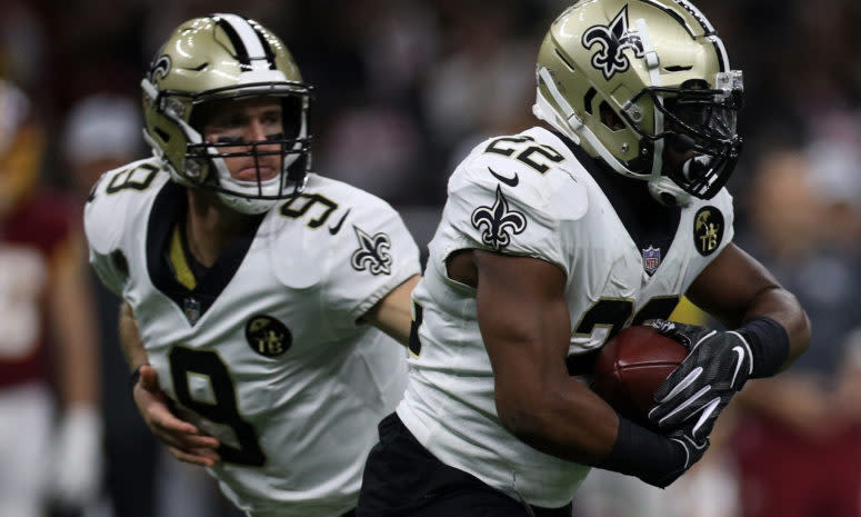 Drew Brees hands off to Mark Ingram.