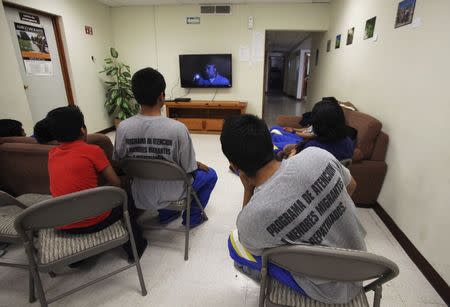 Youths watch television at the shelter for underage immigrants and repatriated minors "Mexico, my home" in Ciudad Juarez May 27, 2014. REUTERS/Jose Luis Gonzalez