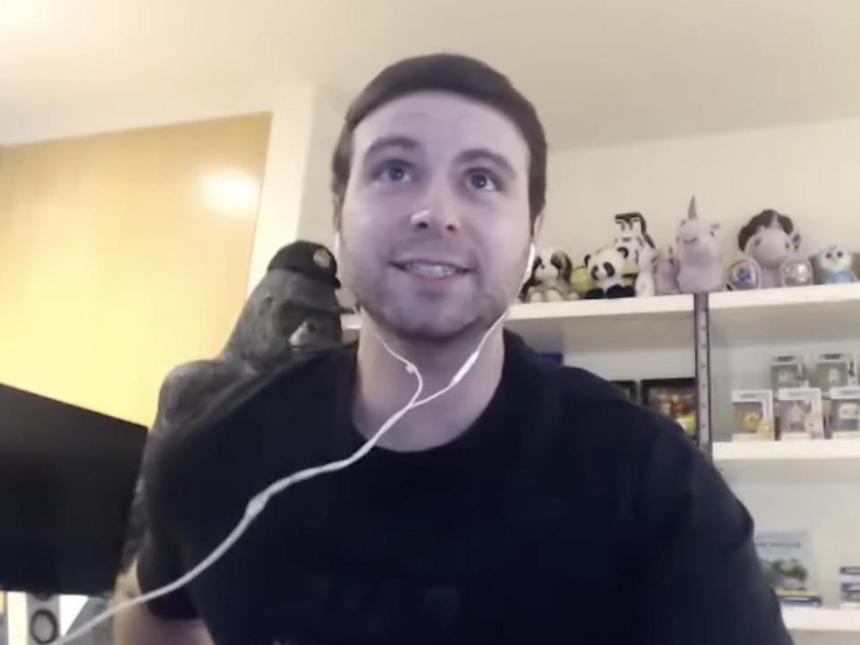 Screenshot from a Vegetta777 video where he's introducing a gaming stream wearing headphones.