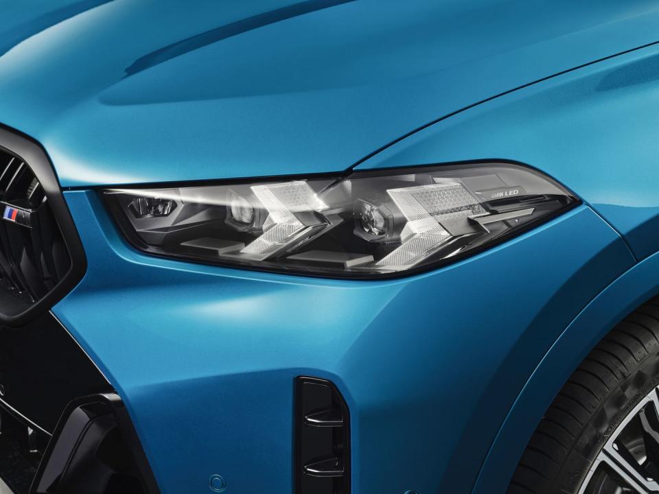 View Photos of the 2024 BMW X6