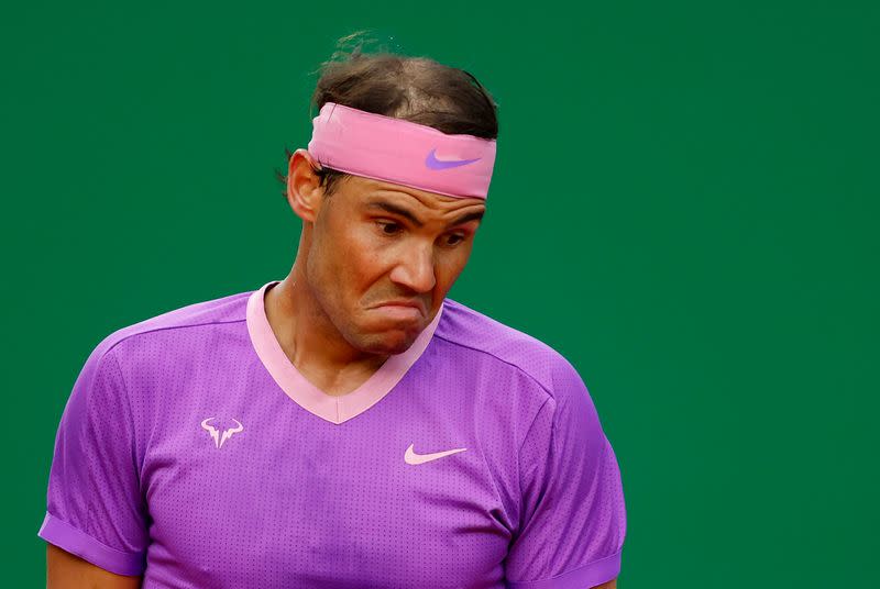 El tenista español Rafael Nadal reacciona durante su partido ante el ruso Andrey Rublev por los cuartos de final del torneo ATP Masters 1000 de Monte Carlo, en el Monte-Carlo Country Club, Roquebrune-Cap-Martin, Francia