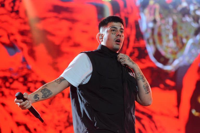 Duki en Vélez: con el público rendido a sus pies, el cantante brindó el primero de sus cuatro shows en el estadio