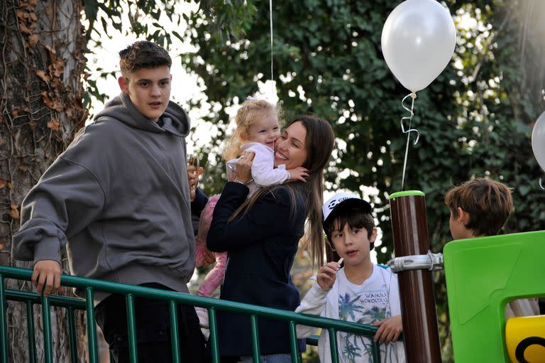 La modelo, rodeada del amor de sus hijos