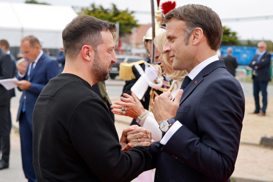 Wolodymyr Selenskyj mit dem französischen Präsidenten Emmanuel Macron