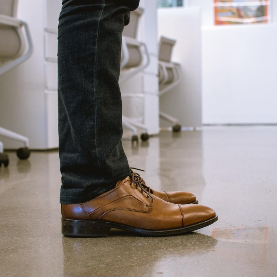 ecco city tray dress shoes in brown