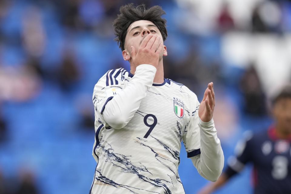 Italy's Giuseppe Ambrosino reacts after failing to score during a FIFA U-20 World Cup Group D soccer match against the Dominican Republic at the Malvinas Argentinas stadium in Mendoza, Argentina, Saturday, May 27, 2023. (AP Photo/Natacha Pisarenko)