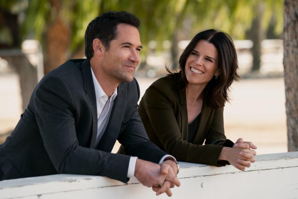 manuel garciarulfo, neve campbell, the lincoln lawyer, season 2