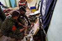 <p>Fighters of Syrian Democratic Forces inspect weapons and munitions recovered at the former positions of the Islamic State militants inside a building at the frontline in Raqqa, Syria, Oct. 7, 2017. (Photo: Erik De Castro/Reuters) </p>