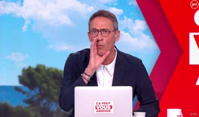 "Vous nous mettez dans une merde noire !" : Julien Courbet gêné en prenant l'antenne en retard à cause de Laurent Gerra - RTL