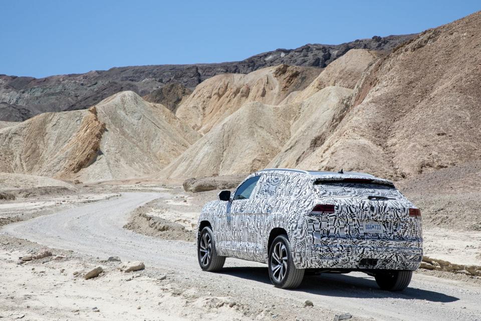 View Photos of the 2020 Volkswagen Atlas Cross Sport