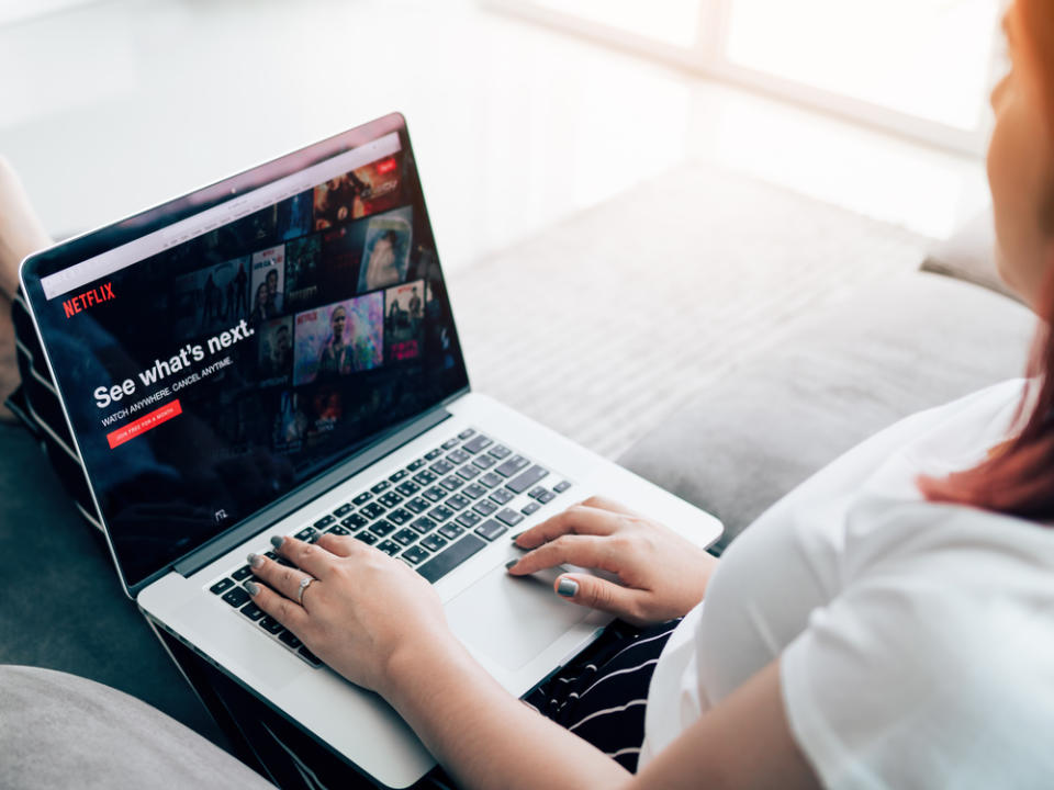 Netflix kann man auch zusammen mit Freunden schauen, die sich gerade an einem anderen Ort aufhalten. (Bild: wutzkohphoto/Shutterstock.com)