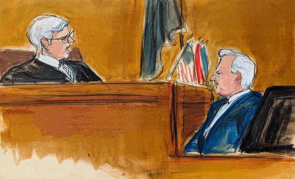 Ένα σκίτσο στην αίθουσα του δικαστηρίου δείχνει τον δικαστή Χουάν Μέρτσαν να επιπλήττει τον Ρόμπερτ Κοστέλο κατά τη διάρκεια της δίκης του Ντόναλντ Τραμπ με σιωπή χρήματα στις 20 Μαΐου (AP)