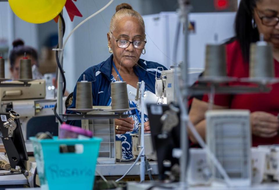 Amparo Nuviola lleva casi dos meses sin trabajar por una lesión en el hombro, y aunque va cuando puede a su trabajo, gana muy poco, por lo que fue elegida para el Wishbook para recibir ayuda de la comunidad para pagar el alquiler.