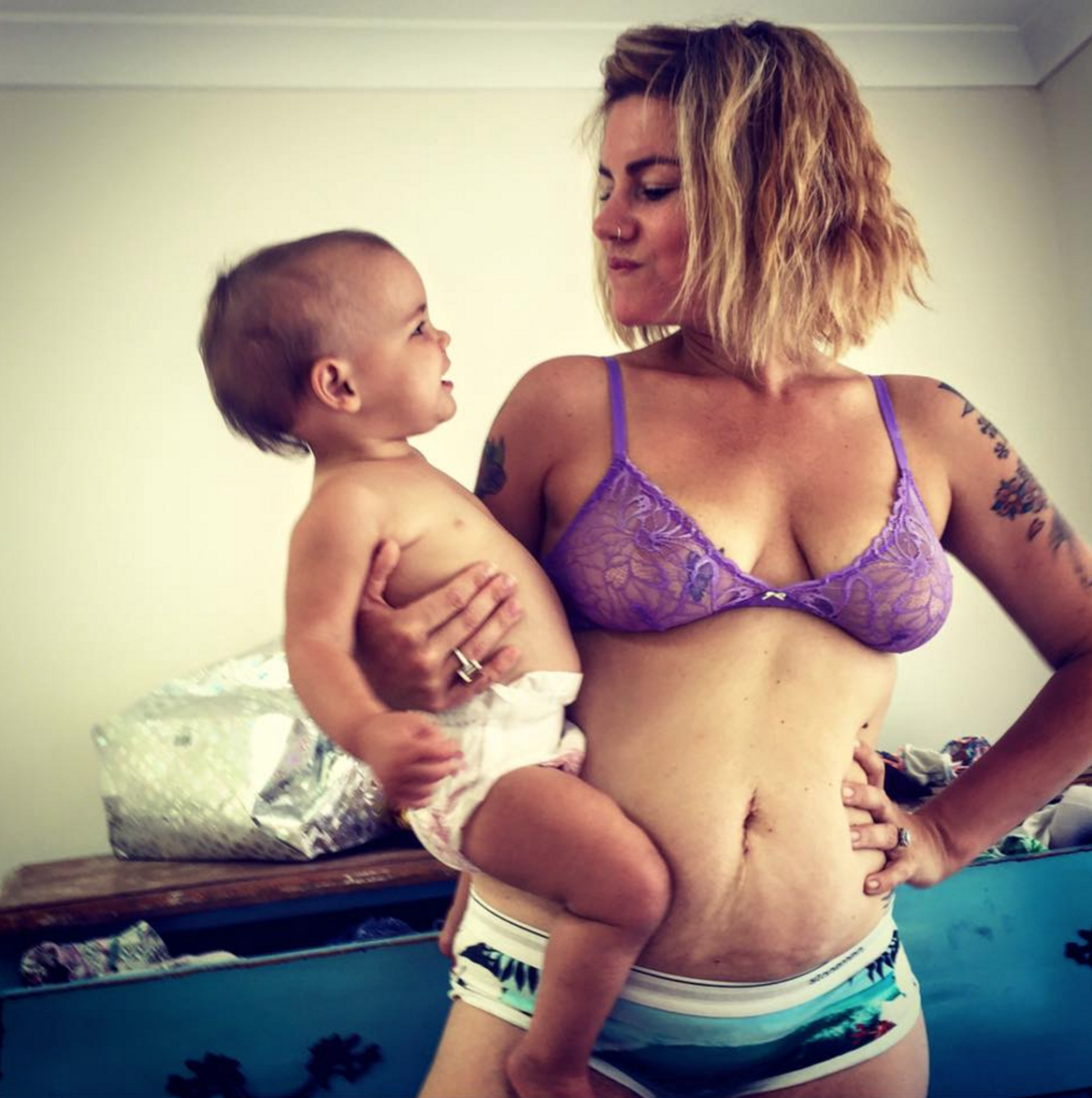 Mommy women. Фотограф Джейд Билл Breastfeeding. Молодые мамы. Грудь после рождения ребенка.