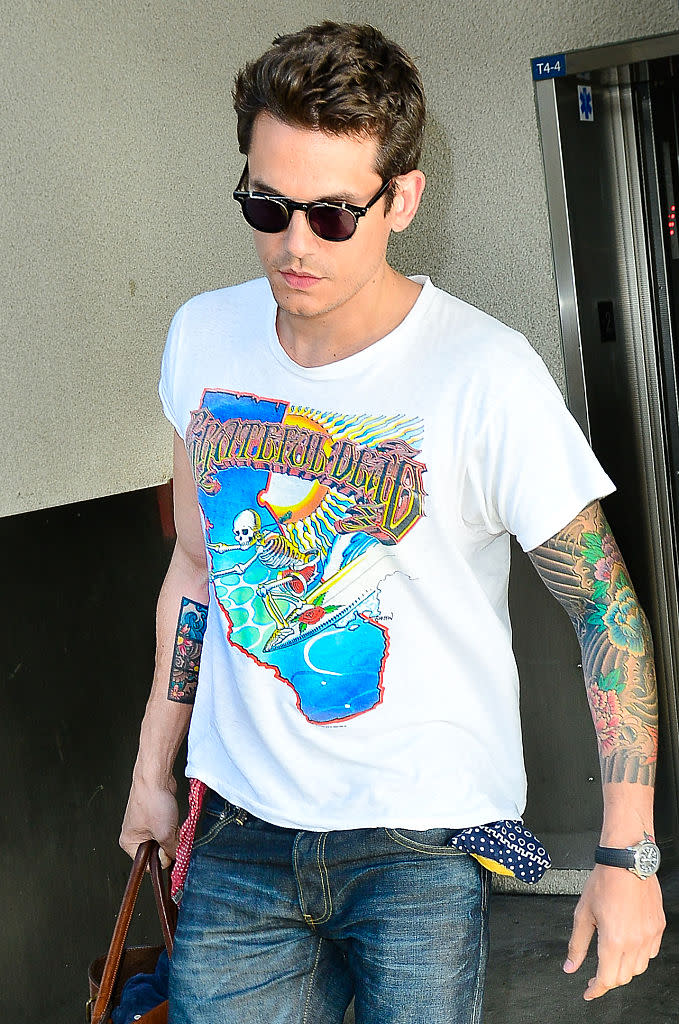 John Mayer is standing up for artist and tee-shirt designer Kostas Seremetis. (Photo: Getty)