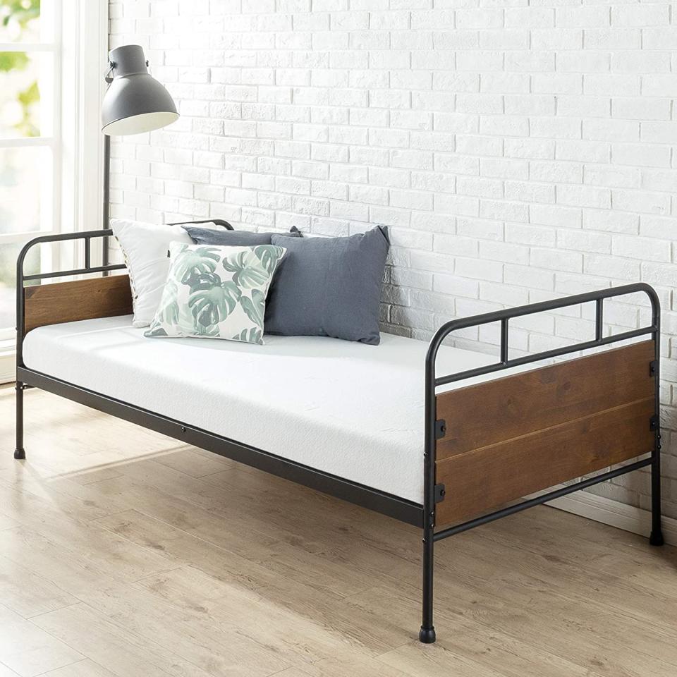 Zinus Eli Twin Daybed Frame. Image via Amazon.