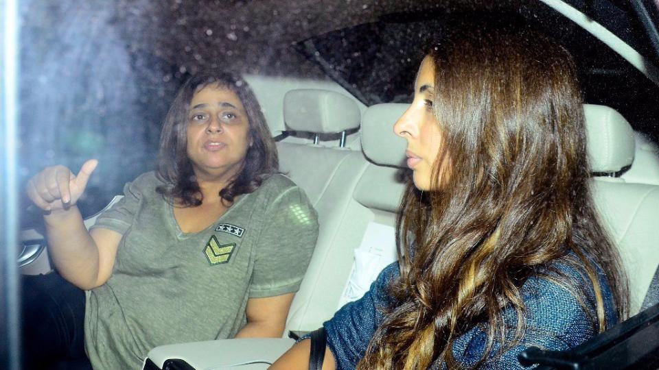 Shweta Bachchan Nanda also comes to support Sonakshi and Sidharth.