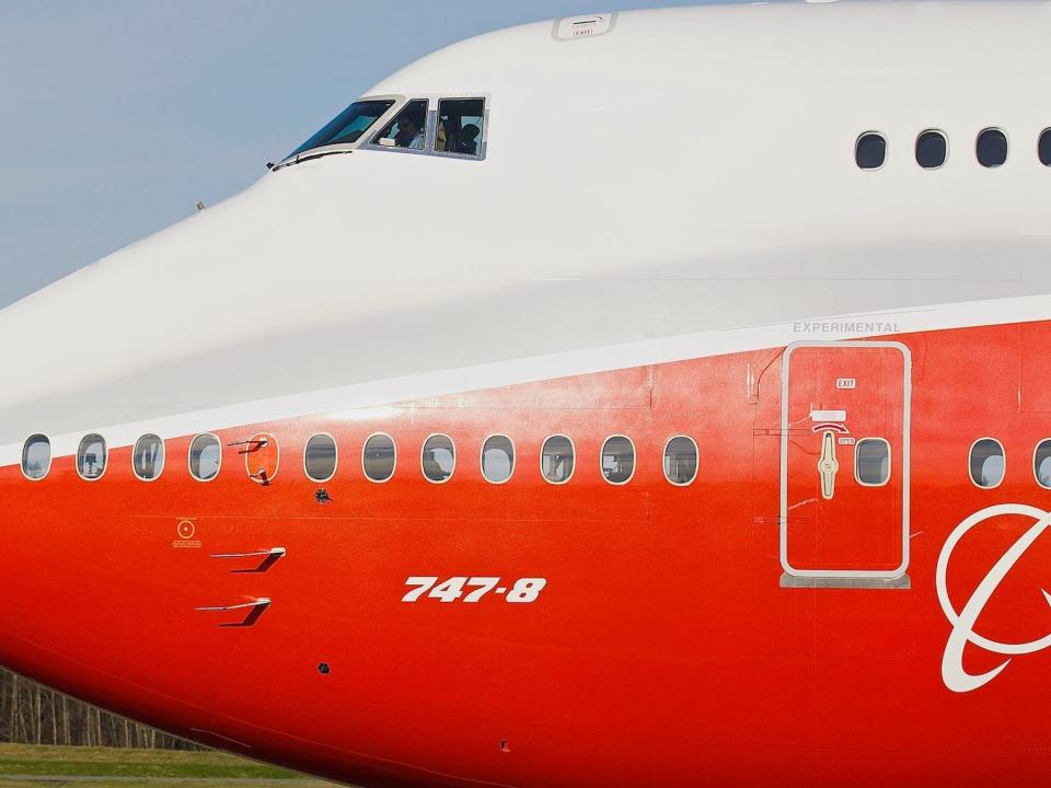 Maiden flight of the 747-8i.