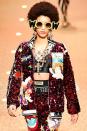 <p>Bueno, ¡qué decir de este look de Dolce & Gabbana! Brillos, gafas XL, <em>bling-bling</em>. Extravagancia pura. Foto: MIGUEL MEDINA/AFP/Getty Images </p>