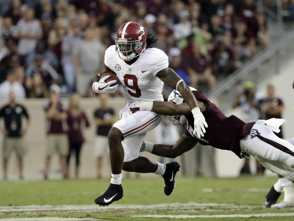 Alabama running back Bo Scarbrough rushes for a gain as Texas A&M linebacker Buddy Johnson reaches to tackle him. (AP Photo)