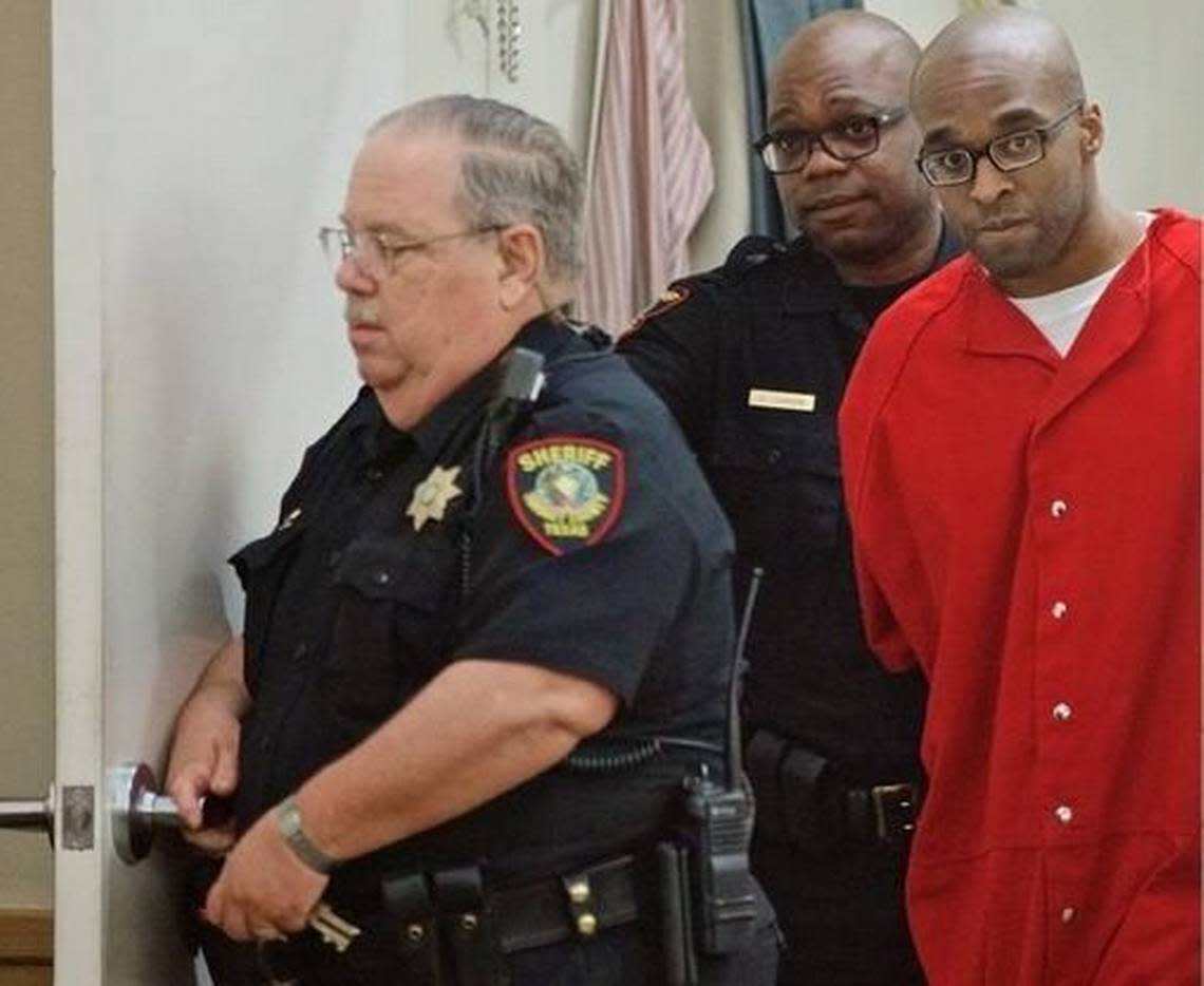 Paul Storey is taken to a March 20, 2017, court hearing by Tarrant County sheriff’s deputies.